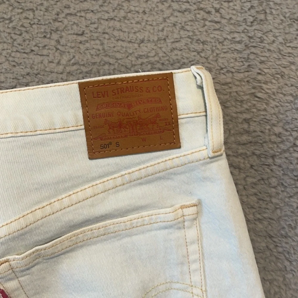 Levi's 501 straight leg denim light wash size 31